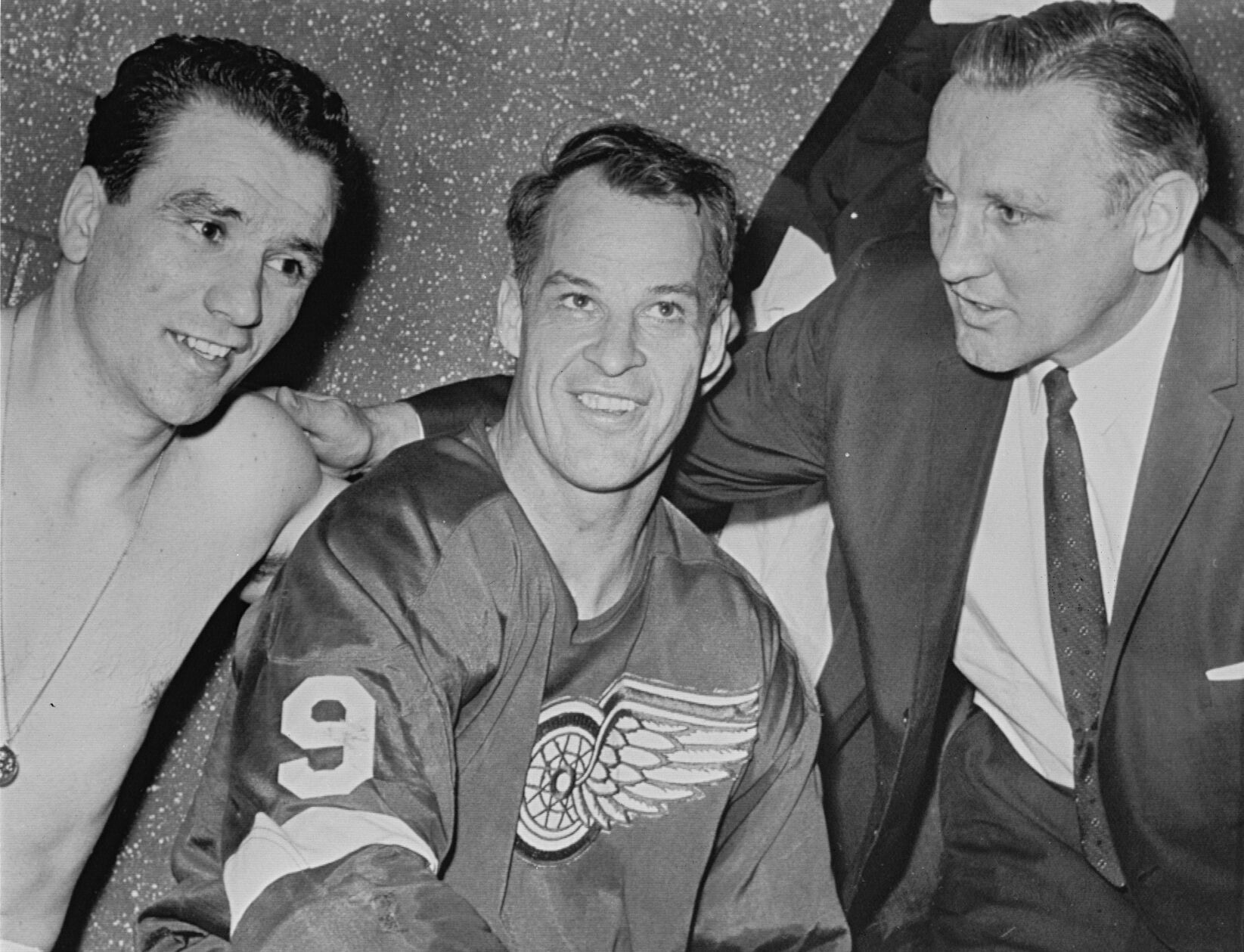1960 and 1965: Milestone games for Gordie Howe